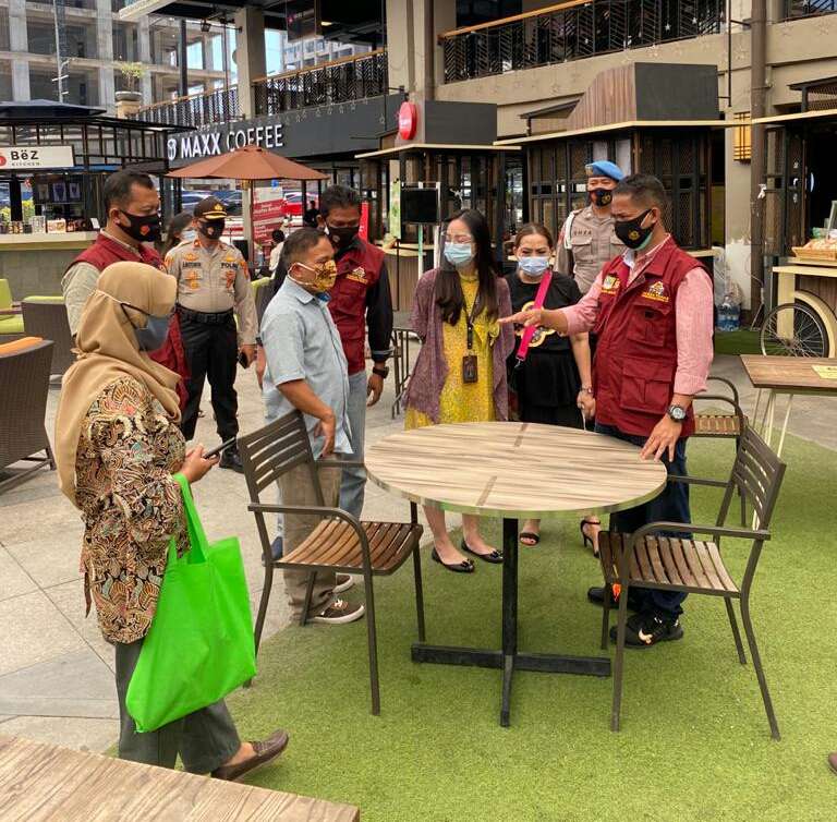 Tidak Menjalankan Prokes, Kasat Narkoba Ancam Tutup Tempat Kuliner Tidak Menjalankan Prokes, Kasat Narkoba Ancam Tutup Tempat Kuliner