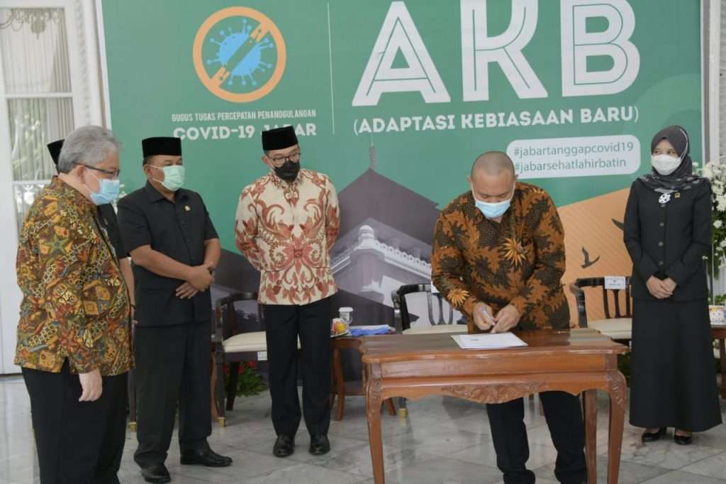 Gub Jabar Teken Perjanjian Pinjaman Rp 1,8 Triliun untuk Bangun Infrastruktur Gub Jabar Teken Perjanjian Pinjaman Rp 1,8 Triliun untuk Bangun Infrastruktur