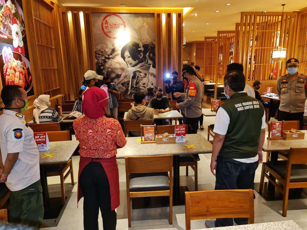 Sektor Pariwisata Program "Mang Jaka" Bersama Kapolres Metro Bekasi Razia Tempat Kuliner