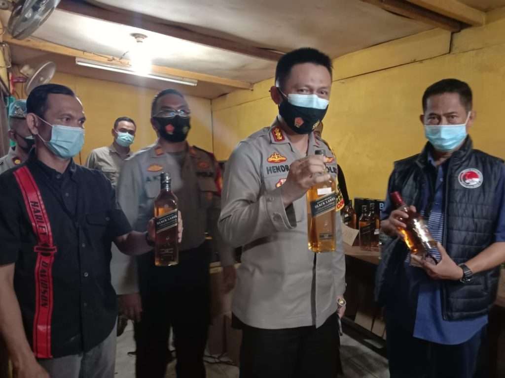 Ratusan Miras Merk Luar Negeri Ilegal Serta Mirop Diamankan Polisi Ratusan Miras Merk Luar Negeri Ilegal Serta Mirop Diamankan Polisi