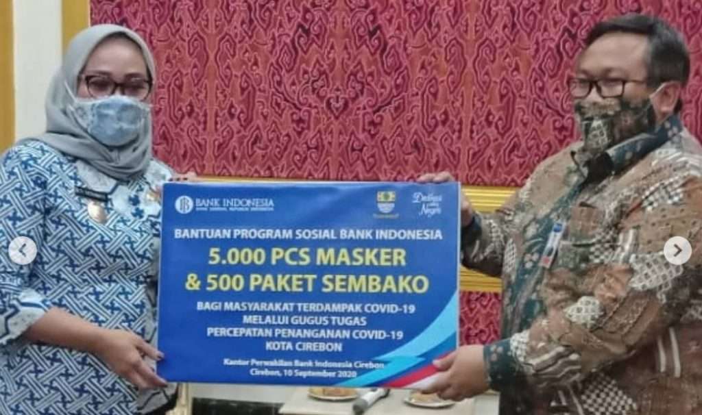 KPW BI Cirebon Serahkan 500 Paket Sembako Dan 8000 Pcs Masker Kepada Pemkot Cirebon