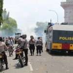 Kota Cirebon Mencekam! Unjuk Rasa Berubah Jadi Aksi Lempar Batu