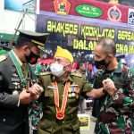 HUT TNI ke-75, Kodiklatad Bareng Komunitas Pajero Berbagi dengan Veteran & Dhuafa