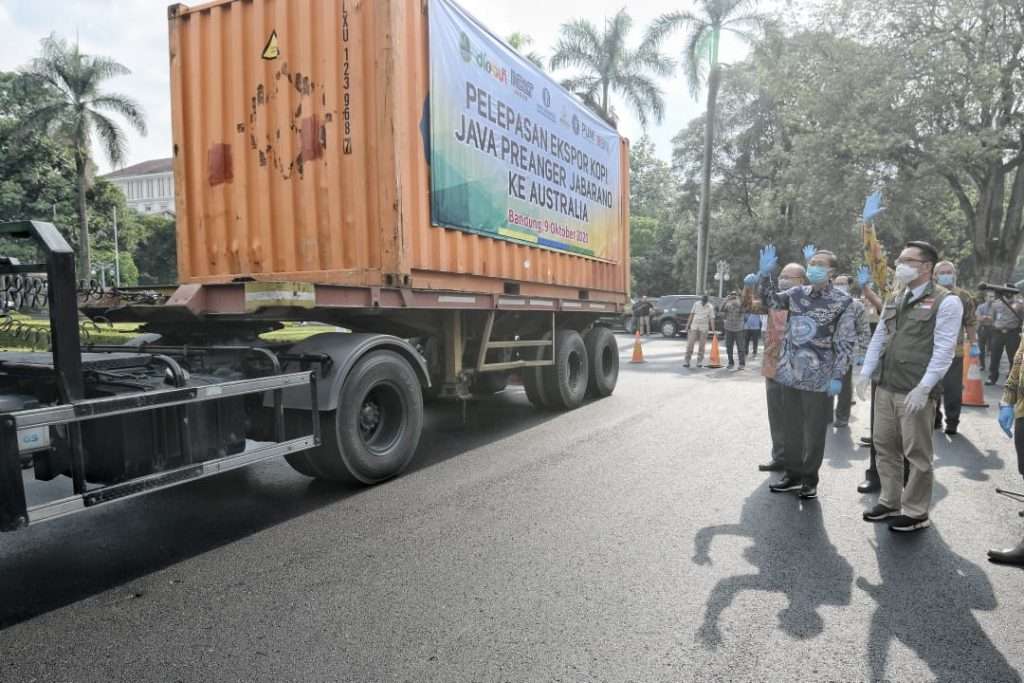 Ridwan Kamil Lepas Ekspor 16 Ton Kopi Java Preanger Jabarano ke Australia