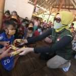 Istri Gub Jabar Pantau Banjir Bandang Di Cibolang Garut