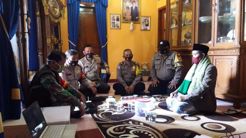 Peringati Hari Santri Polsek Cibarusah Lakukan Baksos ke Ponpes