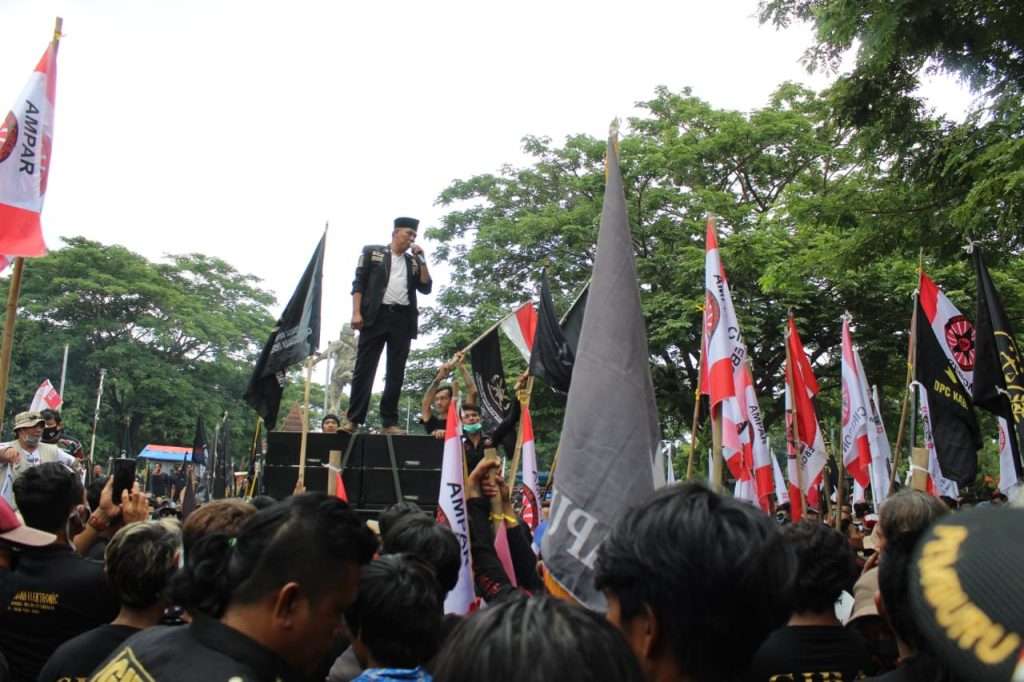 Gelar Demo, Gabungan LSM Sebut Bupati Cirebon Terima Gratifikasi PT. Taekwang