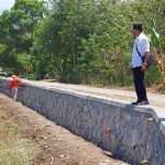 Serap Bangub Jabar 2020, Pemdes Serang Kulon Bangun TPT & Lebarkan Jalan