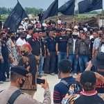 Desak Bupati Hentikan Proyek, Gabungan LSM & Ormas Demo PT. Taekwang