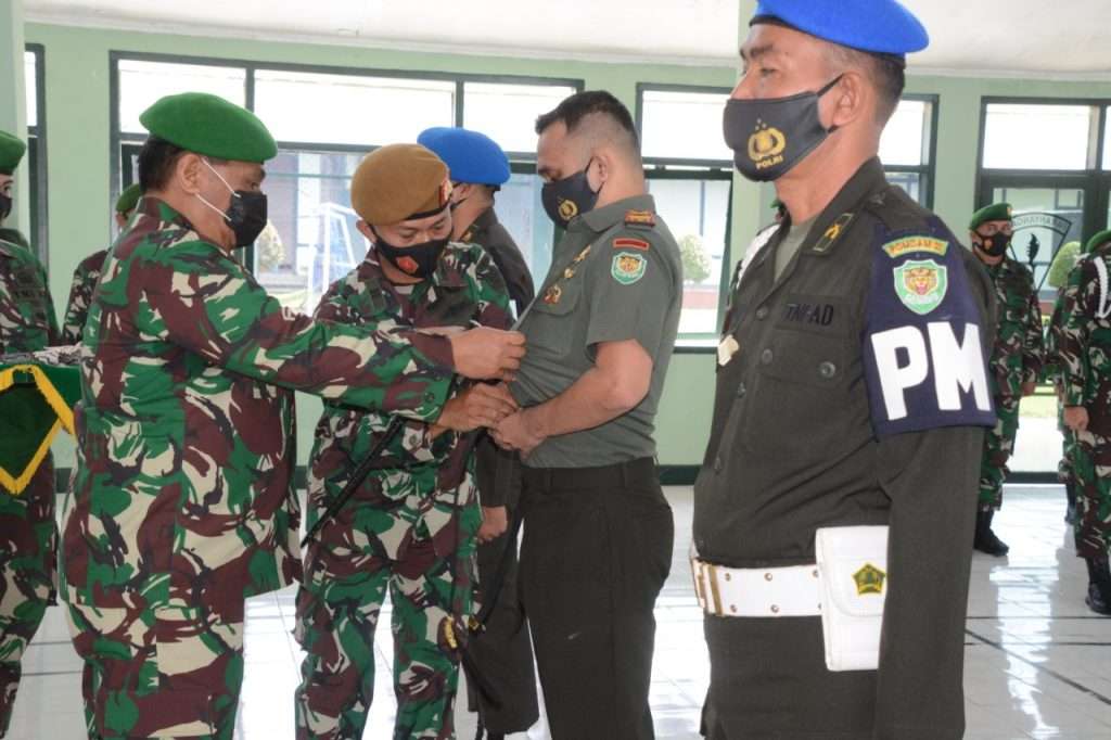 Pangdam III/Siliwangi Pecat Perwira TNI AD Gara-gara Tindakan Asusila Pangdam III/Siliwangi Pecat Perwira TNI AD Gara-gara Tindakan Asusila