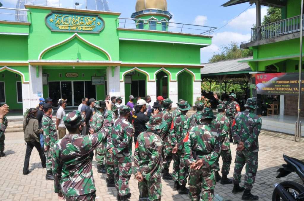 Puluhan Prajurit TNI AD 'Serbu' Tempat Ibadah Di Indramayu