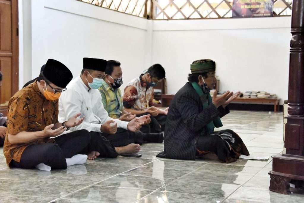 Wagub Jabar Ziarah ke Maqom Syekh Quro di Karawang