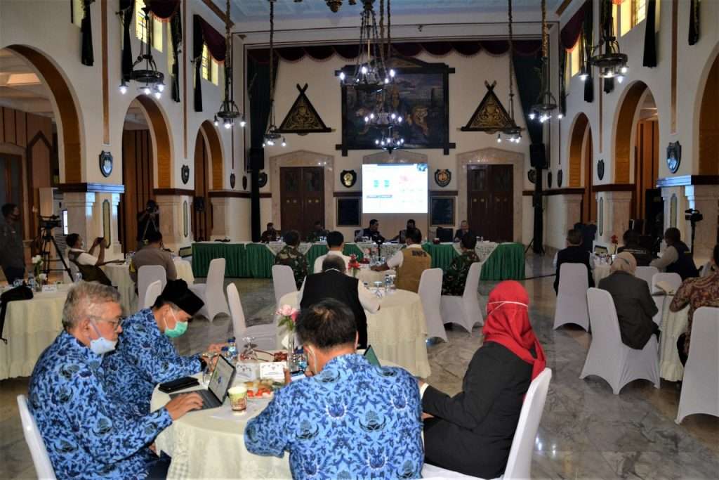 Pangdam III/Slw & Gubernur Jabar Lakukan Rapat Kebijakan Penanganan Covid Jelang Pilkada