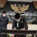 Ridwan Kamil Teken Persetujuan Bersama Raperda APBD Jabar TA 2021
