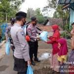 Kapolres Majalengka Bagikan 80 Paket Sembako Di Banjaran