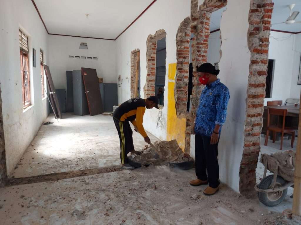 Pemdes Kudukeras Percantik Kantor Desa Pakai Bangub Jabar 2020