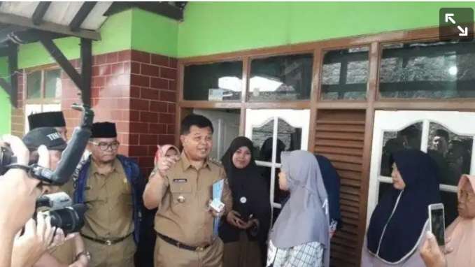 KPK Periksa Bupati Bandung Barat, Aa Umbara