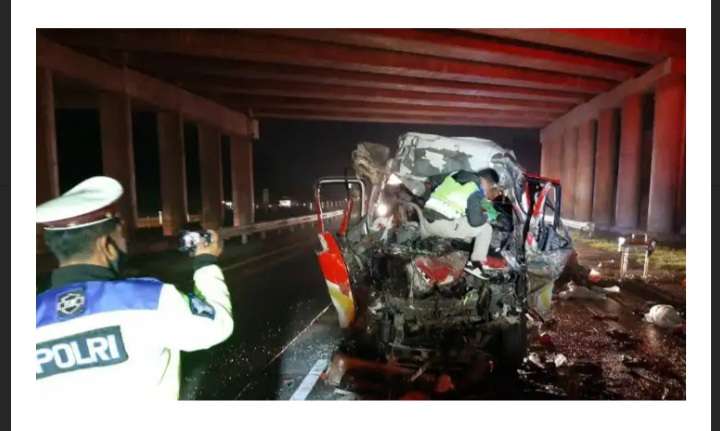 Tabrakan Beruntun Di Tol Cipali Purwakarta, 10 Orang Tewas Tabrakan Beruntun Di Tol Cipali Purwakarta, 10 Orang Tewas