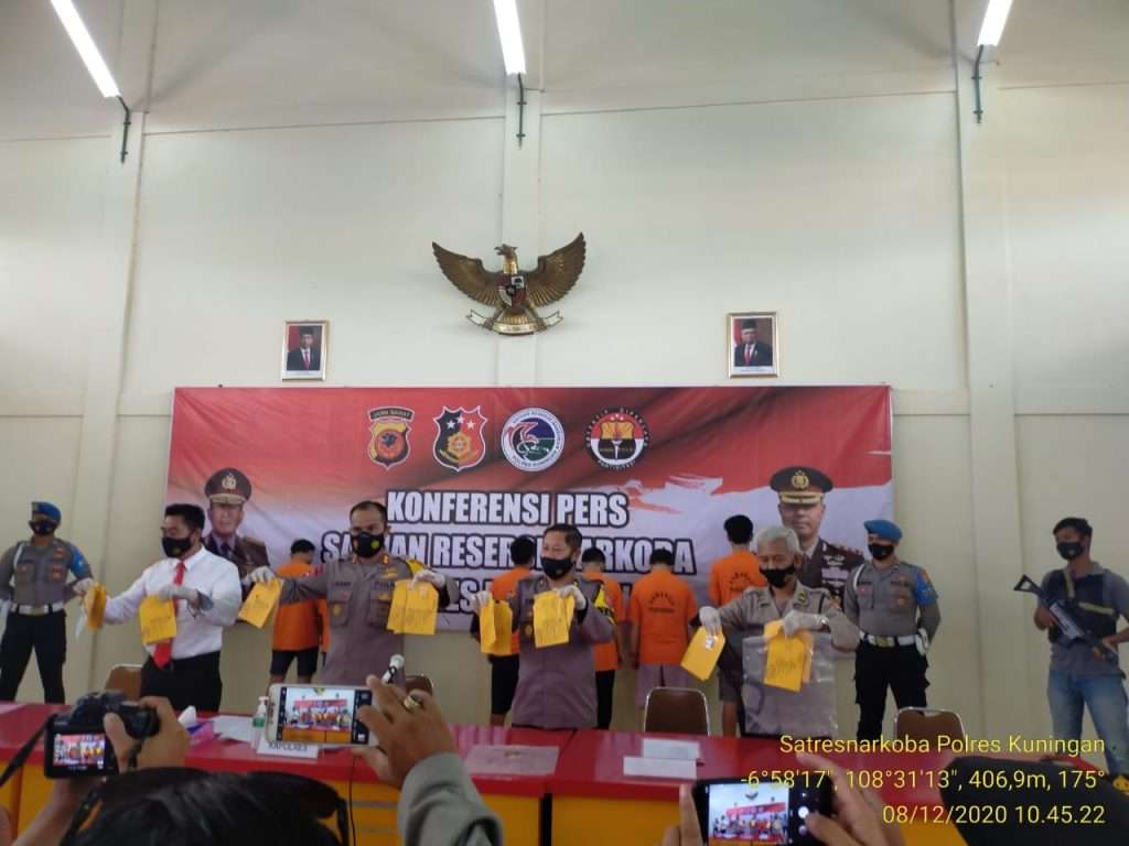 Lagi Transaksi Sabu, Dua PNS di Kuningan Dibekuk Polisi