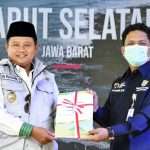 Wagub Jabar Serahkan Dokumen CDPOB "Kab Garut Selatan"