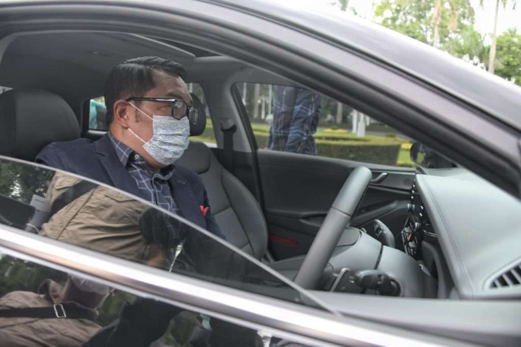 Jabar Terima Tiga Mobil Listrik, Bakal Jadi Kendaraan Dinas Gub & Wagub Jabar Terima Tiga Mobil Listrik, Bakal Jadi Kendaraan Dinas Gub & Wagub