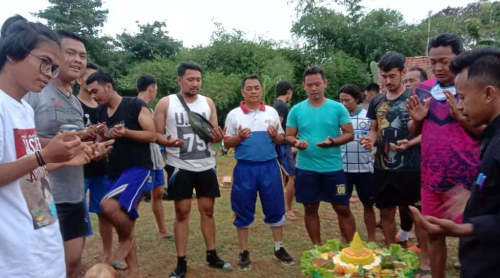 Kuwu Dompyong Wetan Resmikan Lapang Bola "Puser Bumi" & SSB "Jembaraya" Kuwu Dompyong Wetan Resmikan Lapang Bola "Puser Bumi" & SSB "Jembaraya"