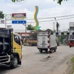 Portal Jalan Depan RSUD Waled Hilang, Kendaraan Berat Leluasa Lewat