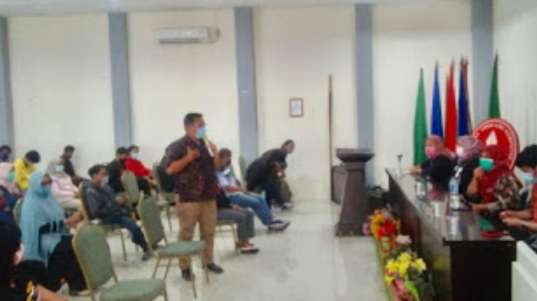 Tuntut 5 Hal, Ratusan Mahasiswa Kepung Stikom Poltek Cirebon