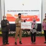 Gub Jabar Salurkan Bantuan Tunai untuk Warga Terdampak Covid