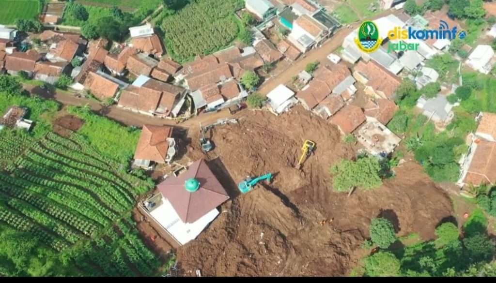 Enam Korban Longsor Sumedang Kembali Ditemukan