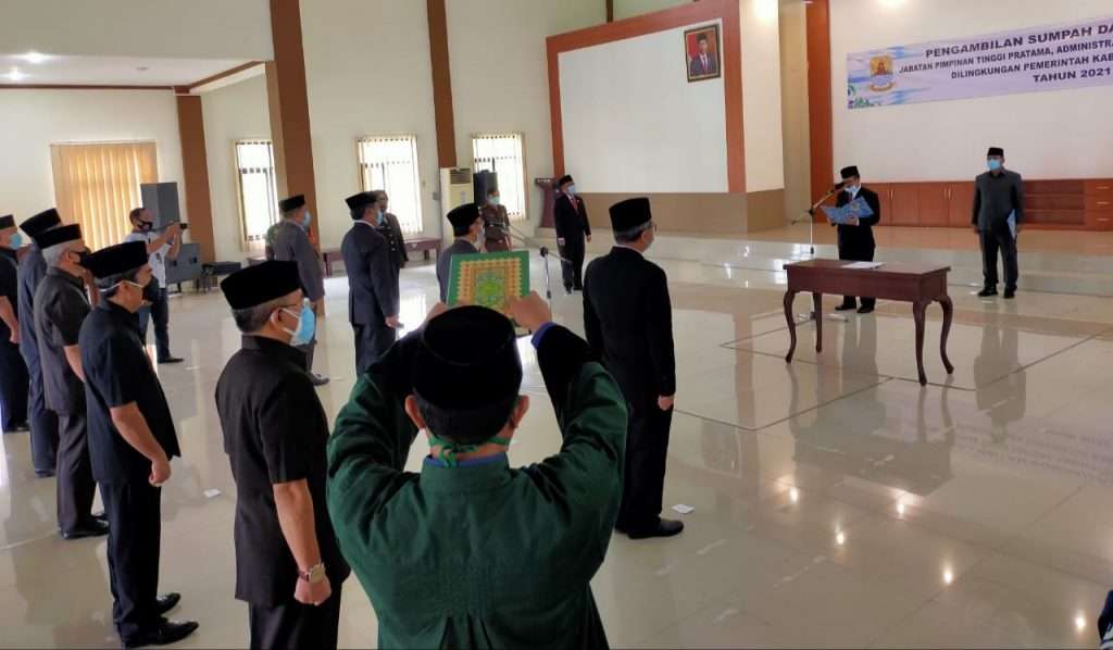 Ngaku Murni Tak Ada Intervensi Sunjaya, Bupati Cirebon Lantik Lima Pejabat