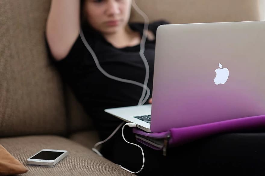 Siap-siap Beli! 2021 Apple Bakal Launching Macbook dengan Harga Terjangkau Siap-siap Beli! 2021 Apple Bakal Launching Macbook dengan Harga Terjangkau