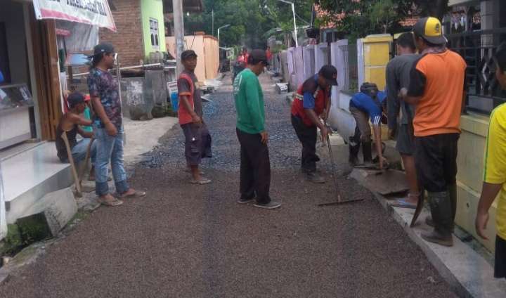 Hebat! Sisa Dana Desa Pabuaran Lor Dipakai Untuk Perbaiki Jalan