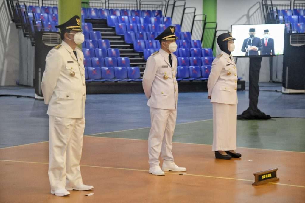 Gubernur Jabar Lantik Tiga Pimpinan Daerah Sisa Masa Jabatan Gubernur Jabar Lantik Tiga Pimpinan Daerah Sisa Masa Jabatan