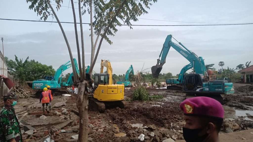 Tanggul Jebol, Jokowi: Perbaikan Tanggul Maksimal 2 Hari Tanggul Jebol, Jokowi: Perbaikan Tanggul Maksimal 2 Hari