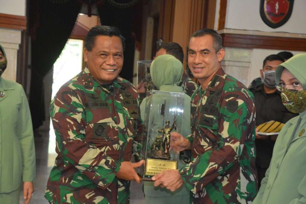 Pangdam III/Siliwangi Pimpin Sertijab Perwira Pangdam III/Siliwangi Pimpin Sertijab Perwira