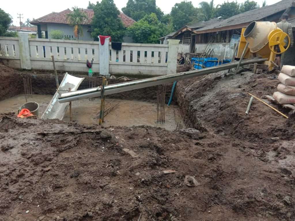Tower Diduga Bodong Sedang Dibangun, Pemdes Bolang Merem Saja