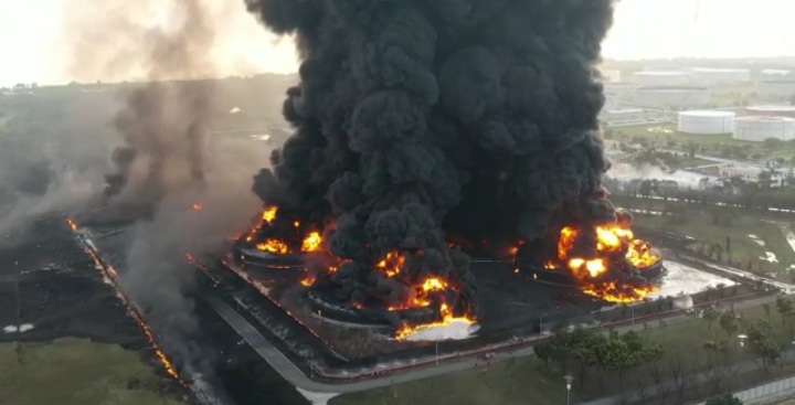 Kebakaran Kilang Indramayu, Puluhan Korban Luka Bakar, Nol Korban Jiwa Kebakaran Kilang Indramayu, Puluhan Korban Luka Bakar, Nol Korban Jiwa