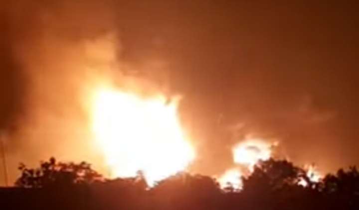 Kilang Minyak Indramayu Meledak, Langit Menyala Seperti Siang