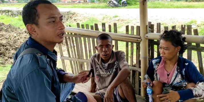 Pria Asal Kalimaro - Gebang Taklukan Ratusan Orang Gangguan Jiwa | Dimandikan & Diobati Sendiri