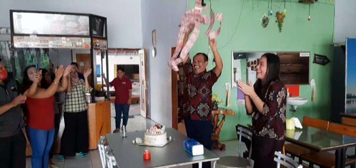 Asyiknya Rayakan Ultah Di Kedai TSB Ciledug Asyiknya Rayakan Ultah Di Kedai TSB Ciledug