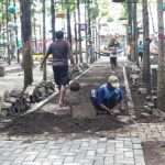 Usir Becek, Wisata Ayunan Jati Ciledug Dipasang Batako