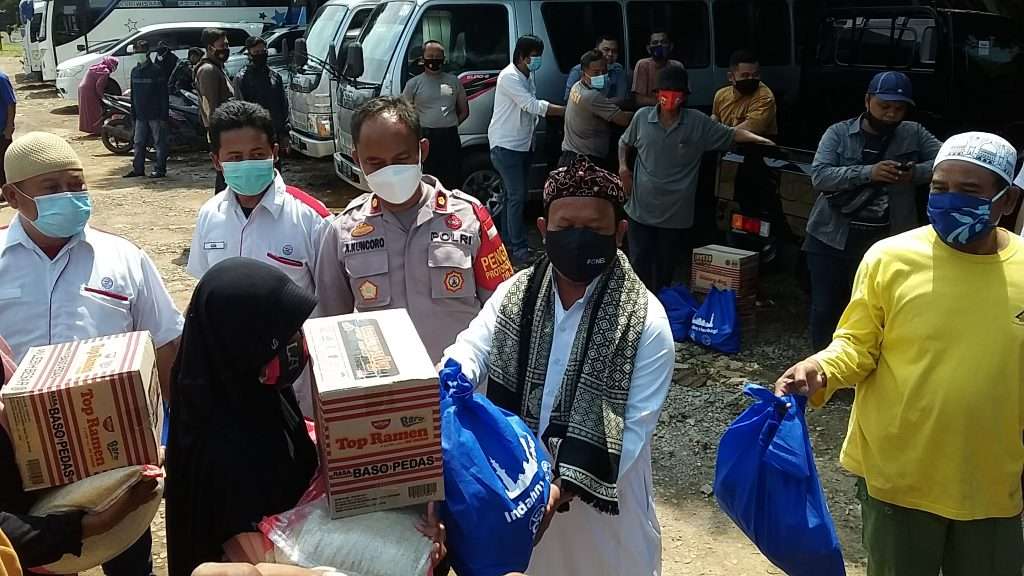 Dukung Program Pemerintah Larang Mudik, Tomas Haji Enjum Bagikan 1.000 Paket Sembako Dukung Program Pemerintah Larang Mudik, Tomas Haji Enjum Bagikan 1.000 Paket Sembako