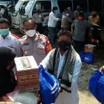 Dukung Program Pemerintah Larang Mudik, Tomas Haji Enjum Bagikan 1.000 Paket Sembako