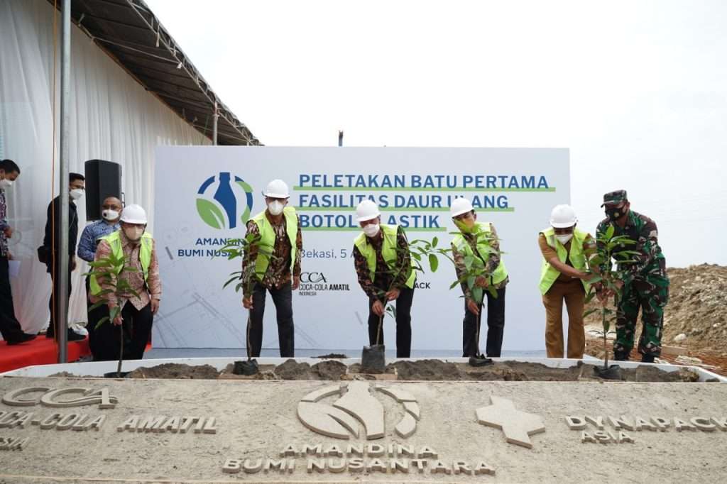 Peletakan Batu Pertama Fasilitas Daur Ulang Botol Plastik di Indonesia CCAI dan Dynapack Asia Peletakan Batu Pertama Fasilitas Daur Ulang Botol Plastik di Indonesia CCAI dan Dynapack Asia