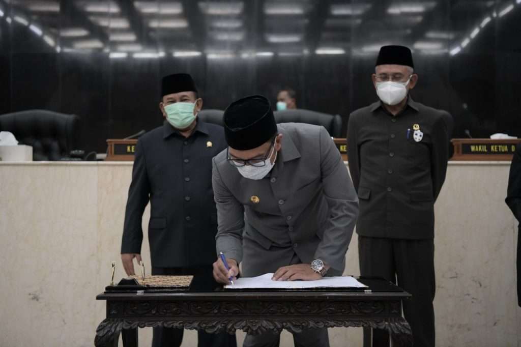 Gubernur Teken CDPOB Kab Bogor Timur & Kab Indramayu Barat Gubernur Teken CDPOB Kab Bogor Timur & Kab Indramayu Barat