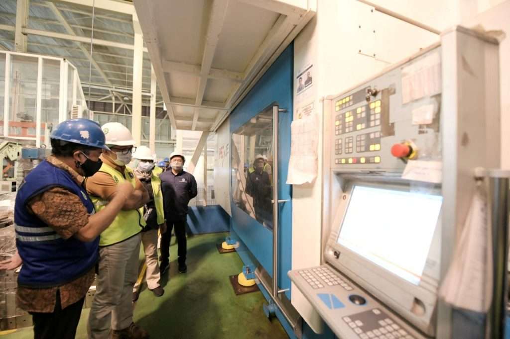 Gub Jabar Tinjau Pengolahan Sampah Plastik di Bandung Barat, Hasilnya Dijual Ke Industri