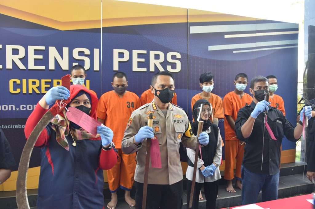Polresta Bekuk Lima Anggota Geng Motor Di Cirtim Hingga Bongkar Pijat Plus-plus