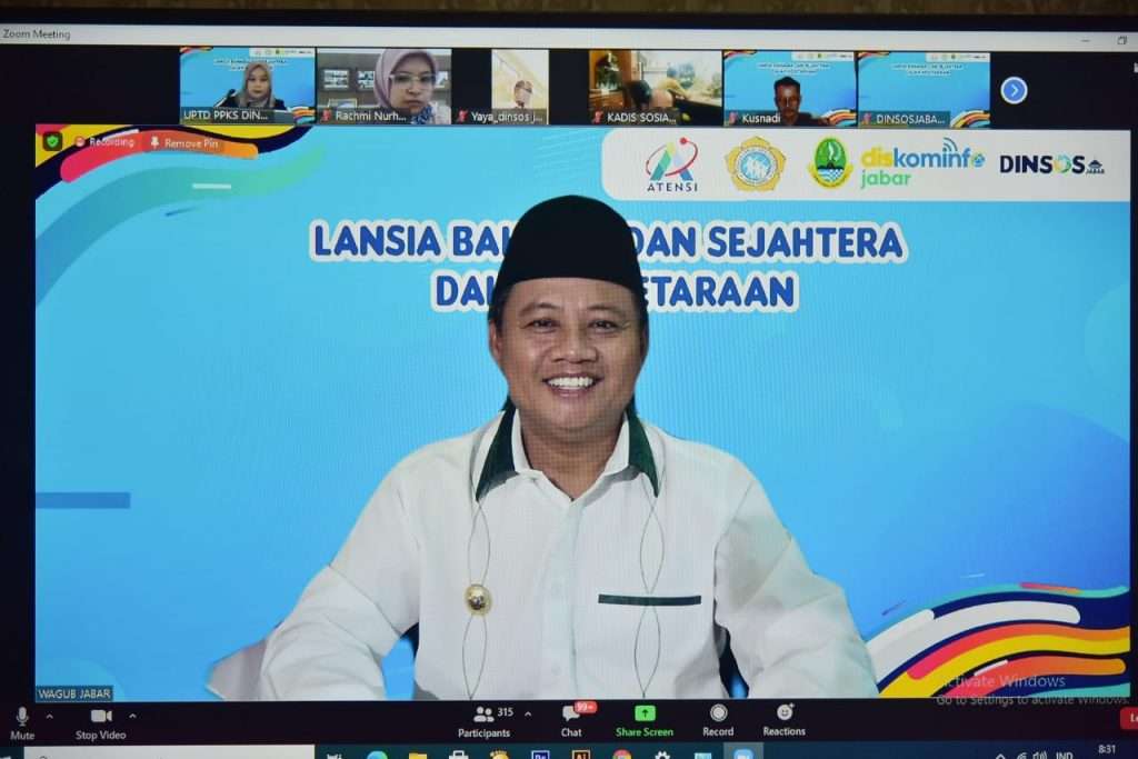 Uu Ruzhanul Tegaskan Kasih Sayang Keluarga Hal Utama bagi Lansia