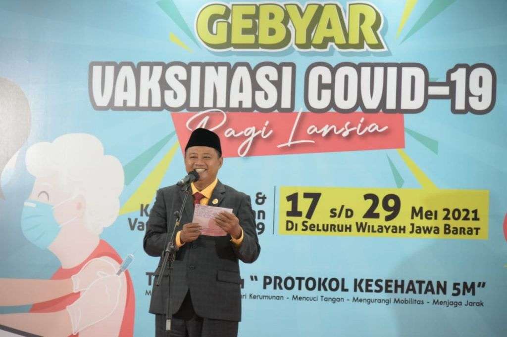 Wagub Jabar Dampingi Menkes RI Luncurkan Gebyar Vaksinasi COVID-19 bagi Lansia Wagub Jabar Dampingi Menkes RI Luncurkan Gebyar Vaksinasi COVID-19 bagi Lansia